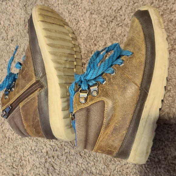 Clark's leather boys hikers brown & blue Size 11 - Picture 2 of 3